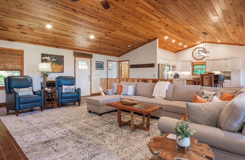 Brevard House | Beautiful house with breathtaking views and a hot tub close to Brevard!