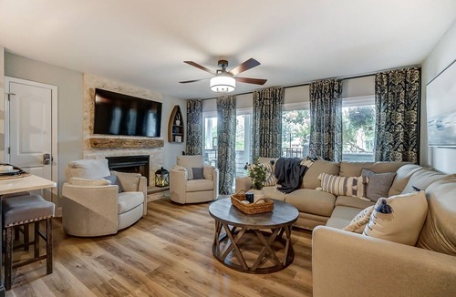 Mount Mourne Condo | Beautiful Lake Norman waterfront location! Comfy and stylish beds & furnishings