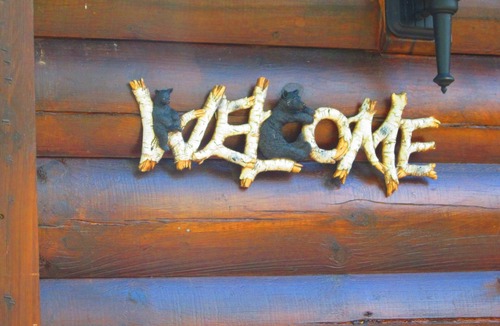 Rutherfordton Cabin | Beautiful log cabin, only minutes from the Equestrian Center