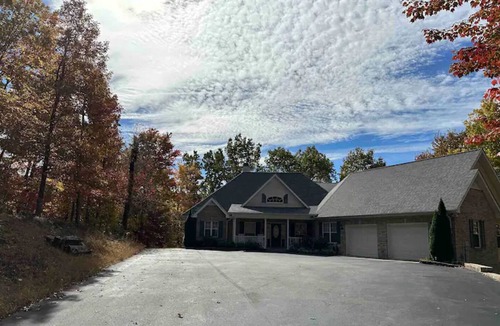Monterey House | Beautiful Luxury Home - beautiful scenery & equipped for your family getaway.