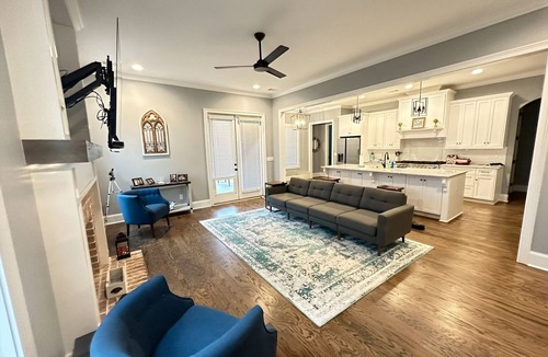 Evans House | Beautiful Masters Rental Quiet Neighborhood