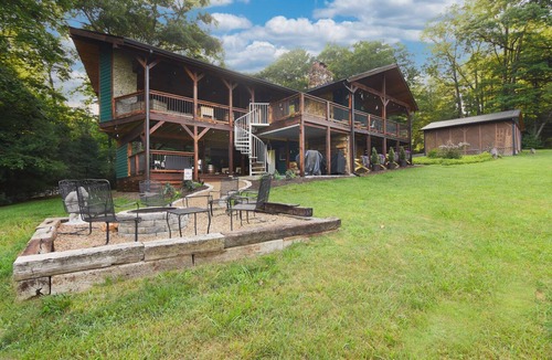 Roaring Gap House | Beautiful Mountain Getaway - Best Deck in the Mountains.