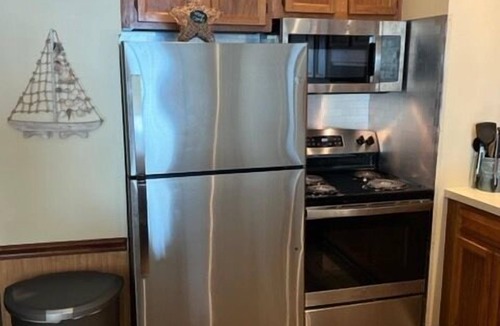 Surfside Beach Condo | Beautiful Oceanfront Condo On 4th Floor - Steps From The Beach. Linens Incl. !