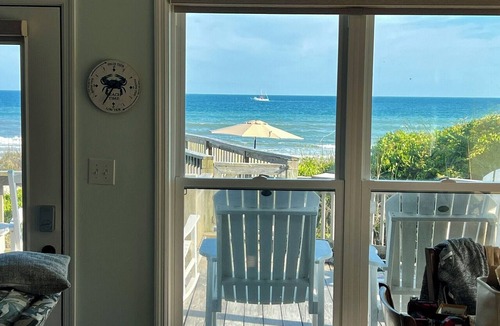 Emerald Isle House | BEAUTIFUL OCEANFRONT with gorgeous views! 2 king beds, 3 queen beds and 4 twins.