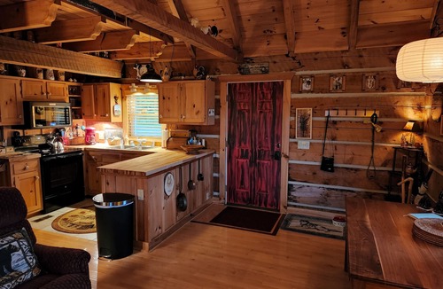 Vesta Cabin | Beautiful Sunsets & Amazing Stars in every season, Family-owned gem