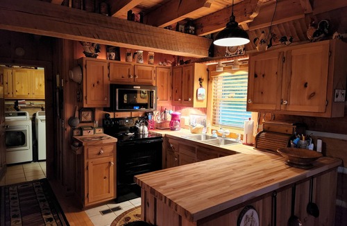 Vesta Cabin | Beautiful Sunsets & Amazing Stars in every season, Family-owned gem