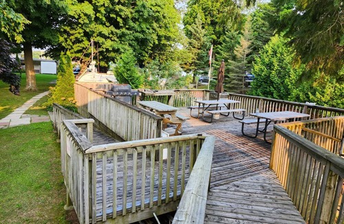 Kirkfield Cottage | Beautiful view by the lake