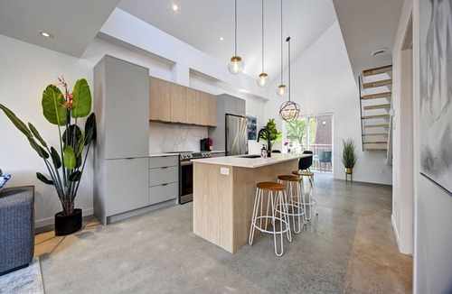 Pointe-Saint-Charles Condo | Beautifull Penthouse 2 bedrooms/2 bathrooms condo with private terrasse.