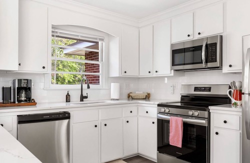 Hanahan House | Beautifully renovated 3BR house near Charleston, Park Circle, Beaches, Shipyard