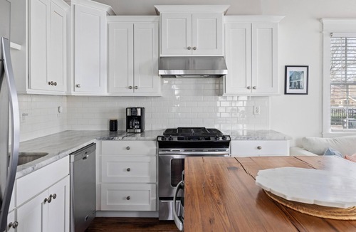 Cannonborough Elliotborough Condo | Beautifully restored historic condo in Elliotborough +Parking included