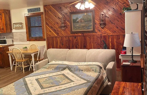 Tallassee Cabin | Becky’s hideaway nestled next to the great smoky mountains national park.