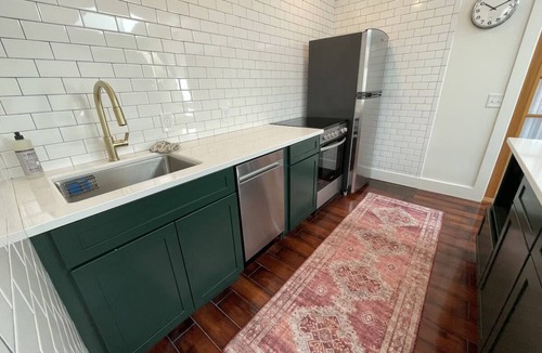 Bar Harbor Apartment | Best Location & Best Free Breakfast! Newly Renovated 2bed/1bath, Heart of Downtown Bar Harbor