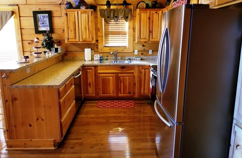 Pigeon Forge Cabin | !BEST LOCATION! RESERVE NOW FOR SPRING BREAK AND SUMMER! BEARFOOT CORNER CABIN!