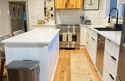 Swansboro Cottage | Best Porch in Swansboro! 1 Block to Front Street. Beautiful New Kitchen.