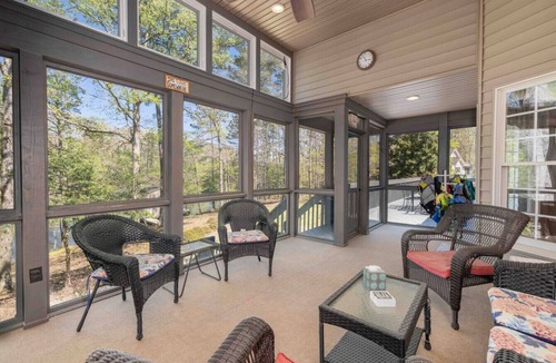 Wise House | Better Lake Than Never | 4BR Lakefront Sleeps 12
