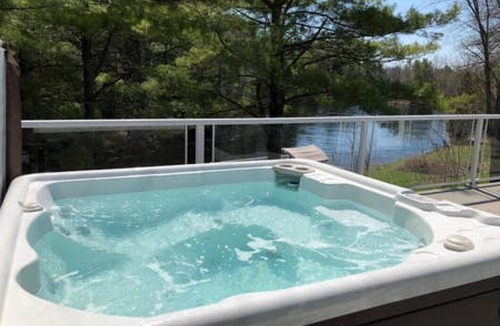 Cordova Mines Cottage | "Beyond Perfect" for large groups ~ Hot tub, Sauna