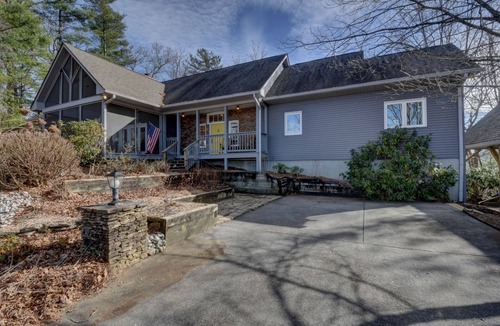 Dillard House | Big Sky Retreat - Incredible Mountain Views! Hike, golf, relax and unplug!
