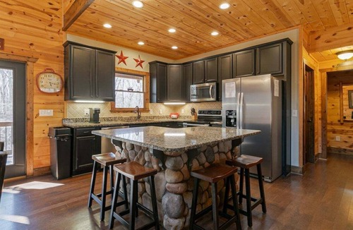 Sautee Nacoochee Cabin | Big Timber: 4BR cabin with hot tub, fireplace, lake views, and room for 14.
