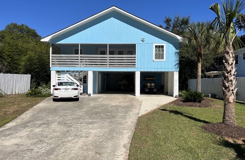 Litchfield by the Sea House | Big Wave ~ Top Rated Modern Beach home. 5Br, 3 Full baths. Beach only 3 min away