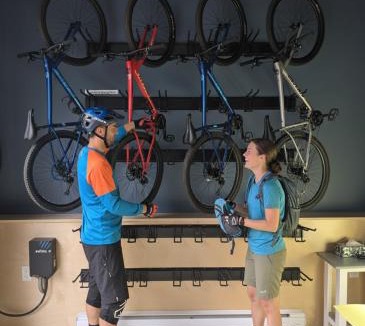Sun Peaks House | Bike Park and Golf Hot Tub Arcade Sleeps 7