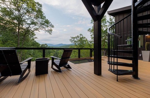 Dahlonega Cabin | Black Ash, Alpine Cabin -Views! Outdoor shower, hot tub, more!