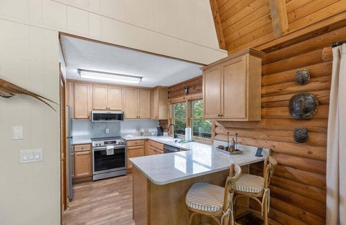 Highlands Hills House | Black Pines: 5 Min to Downtown Highlands | Apple Lake Access | Pet-Friendly Retreat