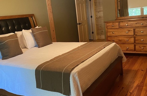 Camden Cabin | Blue Barn Lodge Unit 3 Scenic Horse Viewing Retreat