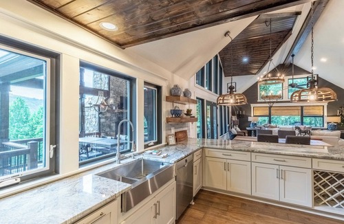 Cullowhee House | Blue Comanche - Upscale Mountain Home with a Hot Tub near Lake Glenville!