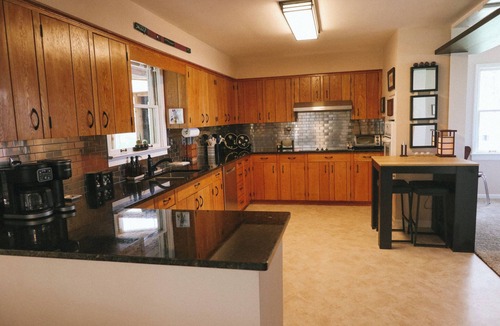 Roanoke House | Blue Ridge Modern Retreat Event-Ready 5BR Appalachian Views Near Roanoke