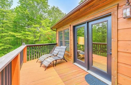 Vesta Cabin | Blue Ridge Mtns Retreat w/Views, 1 Mi to Parkway!