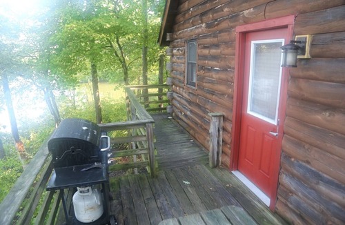 Gordonsville Cabin | Blue Ridge | Rustic Family Retreat | Lake & Trails | 2BR Cabin