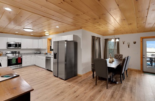 Jefferson Cabin | Blue Sky Cabin in Jefferson NC - Hot Tub, Firepit, Axe throwing, and more!
