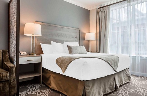 Cannonborough Elliotborough Resort | Bluegreen's King 583 Resort - Studio – Charleston Charm Meets Modern Luxury