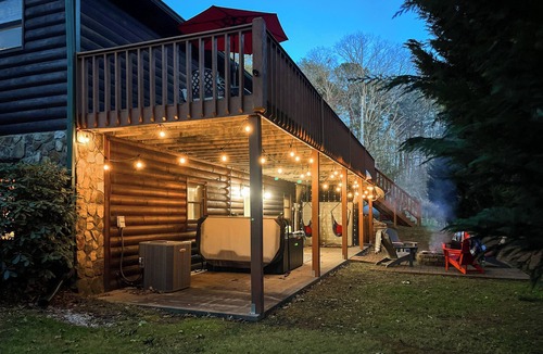 Blue Ridge Cabin | Boat Parking near lake, game room, epic retreat!