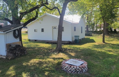 Erwin House | Booth Homeplace- Updated 1900s cottage