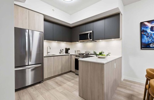 Downtown Toronto Apartment | Boutique 3BR Townhouse Sleeps 7 Free Parking