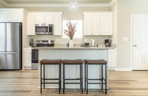 Paw Creek House | Brand New 3BR - Patio - Fast WiFi+Workspace - Near Airport & Whitewater Center