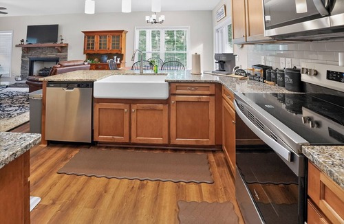 West Union House | Brand NEW Guest Cabin on deep water cove on Beautiful Lake Keowee in West Union.