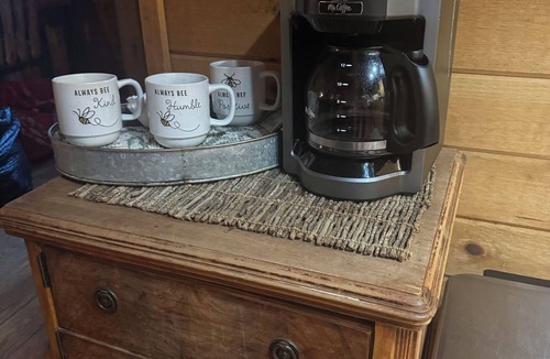 Deep Gap Cabin | BRAND NEW JACUZZI HOT TUB Real Log Cabin, Beautiful Rushing Trout Stream, Wifi.
