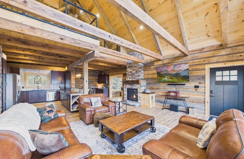 Dorset Cabin | Brand New Luxury Log Cabin on Paint Lake