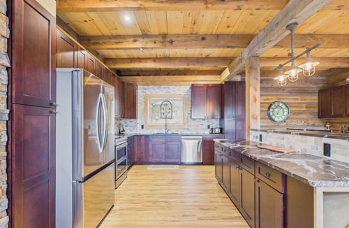 Dorset Cabin | Brand New Luxury Log Cabin on Paint Lake