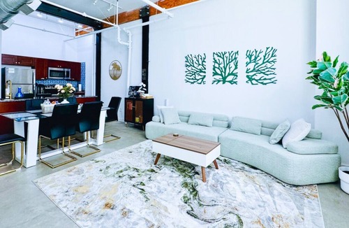 Downtown Memphis Apartment | BRAND NEW Modern Spacious Loft in Downtown with free parking