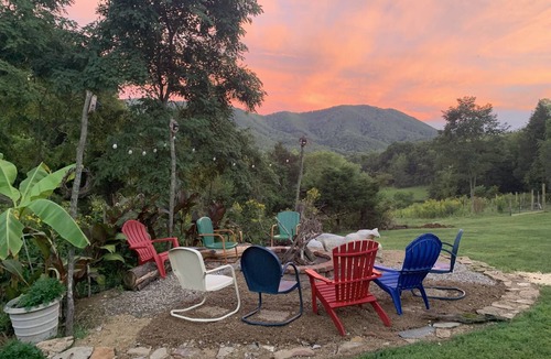 Blacksburg Apartment | Breathtaking Mountainside Farm Resort -10 min to VA TECH, 20 to Aquatic Center