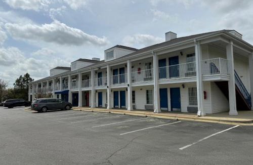 Roanoke Rapids Hotel | Brentwood Inn & Suites