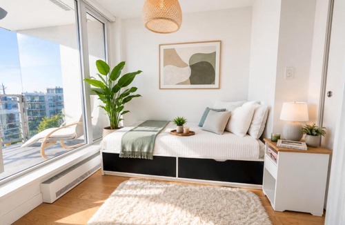 Chinatown Apartment | Bright 3BR with City Views Central Vancouver