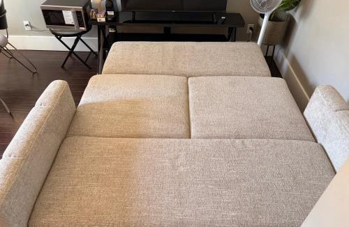 Fraserview Apartment | Bright and cozy 1B1B Suite Near YVR, DT, Free parking and Private Entrance