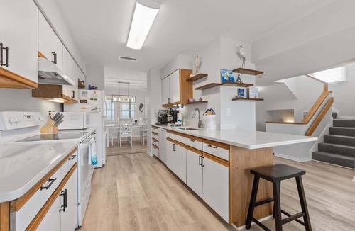 Buxton House | Bright Buxton townhouse with pool access, fast WiFi, AC, W/D & ocean views