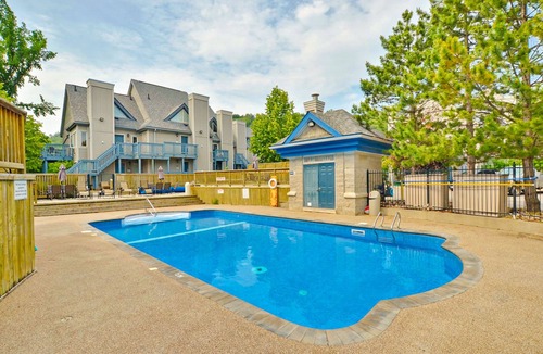Craigleith House | Bright, lofty condo w/2 decks & shared pool, tennis - walk to lift