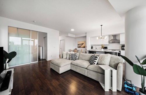 Thorncliffe Park Condo | Bright Luxury 2BR Condo w/Parking | Nature Trails, Cafés & Transit Steps Away