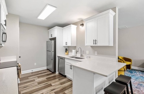 Taylors House | Bright & Modern New Home, King Beds | Sleeps 8 |10 min to Greenville & Paris Mtn